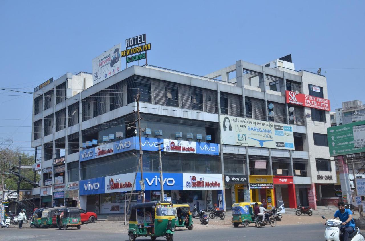 Hotel Newyork Inn Anand Exterior photo