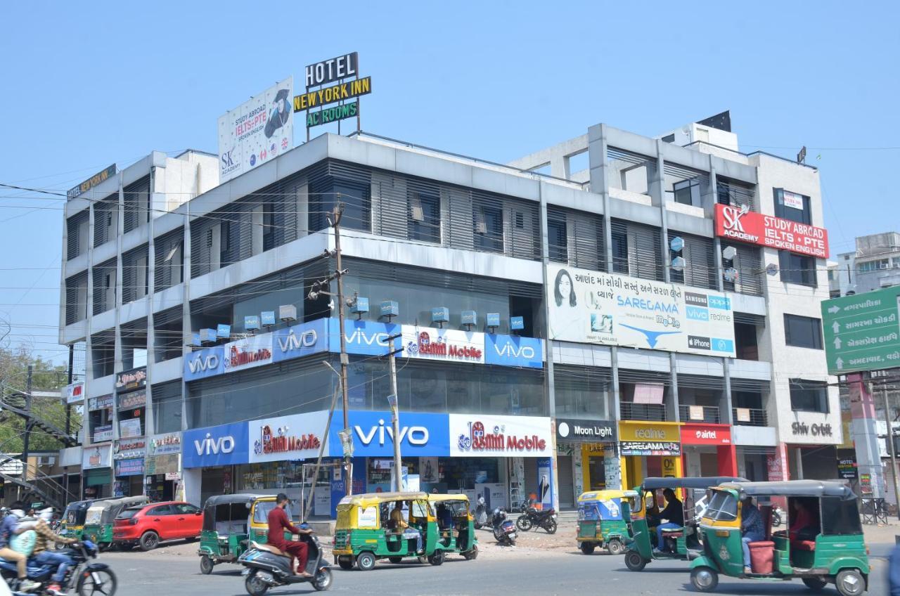 Hotel Newyork Inn Anand Exterior photo